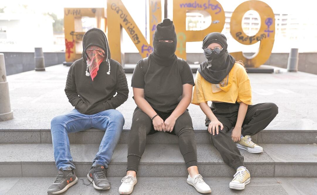 “Perdimos la esperanza de ser escuchadas por las autoridades, por eso recurrimos a hacer un paro y a manifestarnos, por la forma en que se manejan”, señaló una de las alumnas que mantienen clausurada la Preparatoria 9. Fotos: IVÁN STEPHENS. EL UNIVERSAL