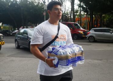 Alumnos de FES Zaragoza entregan insumos en Hospital Rubén Leñero tras explosión en Puente de la Concordia