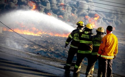 Reportan incendios en Área Metropolitana de Monterrey; fuertes vientos generan apagones y cortos circuitos