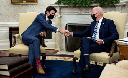 Biden reconsidera incentivos para la compra de autos eléctricos en reunión con Trudeau