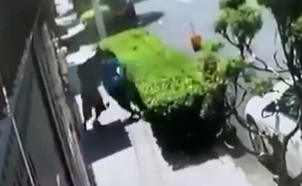 Captan en video intento de asalto y agresión a una joven en Azcapotzalco