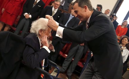 El premio más importante para las letras hispánicas, en peligro