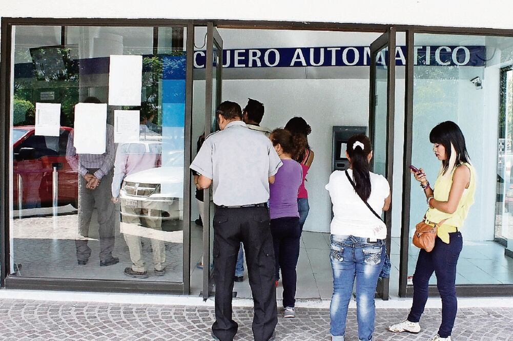 Los jóvenes menores de edad, entre los 15 y 18 años, serán bancarizados para que reciban los apoyos económicos que les otorgará el gobierno. Foto: ARCHIVO EL UNIVERSAL