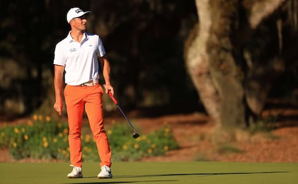 Jugador de golf es regañado por su mamá por hacer “trampa”