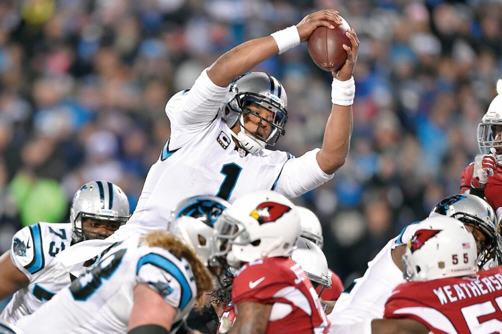 El quarterback de Panthers lanzó para 335 yardas y dos touchdowns (BOB DONNAN. USA TODAY SPORTS)