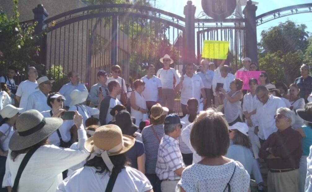 Marchan a favor y en contra de AMLO en los estados