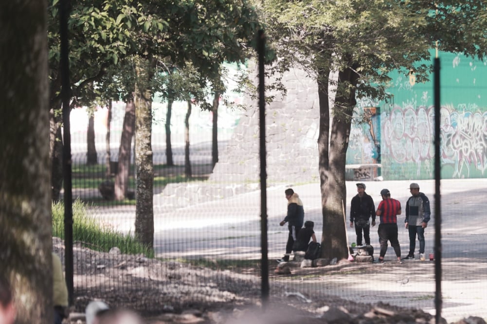 Los surtidores de narcóticos están conscientes de que el menor de edad sólo recibe una falta administrativa por la portación de droga y queda libre. (ARCHIVO EL UNIVERSAL)