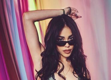 Danna Paola brilla en los Premios Juventud con vestido de cadenas