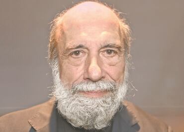 El poeta Raúl Zurita escribirá en el cielo de la Ciudad de México