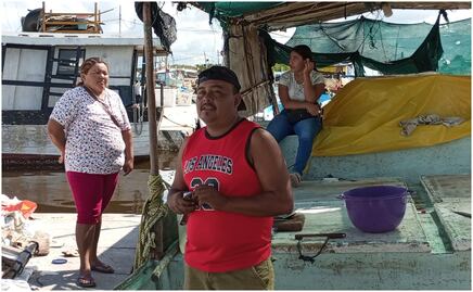 Familiares de pescadores desaparecidos en Yucatán piden colecta; Gobierno reparte despensas a damnificados