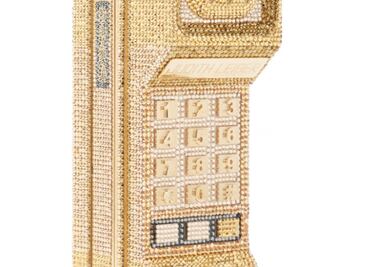 El bolso preferido de Kim Kardashian tiene forma de teléfono y cuesta más de cien mil pesos