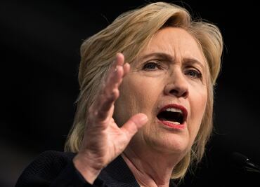 Pide Clinton unidad tras asesinato de policías en Louisiana