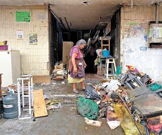 Fuego arrasa con 300 locales en mercado de Córdoba