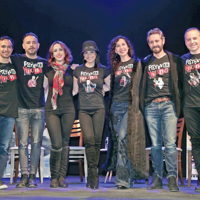  El musical sitúa a los actores en el año 2050. (Luis Cortés. El Universal)