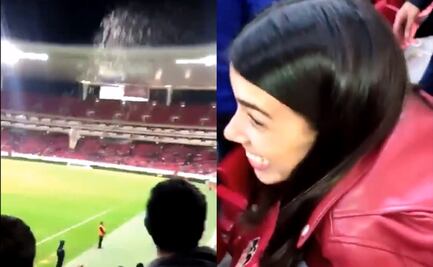 Vetan a #LadyCerveza del estadio de Chivas