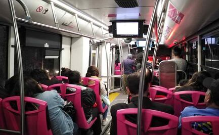 Hombre amenaza con golpear a pareja lésbica en Metrobús de Línea 6