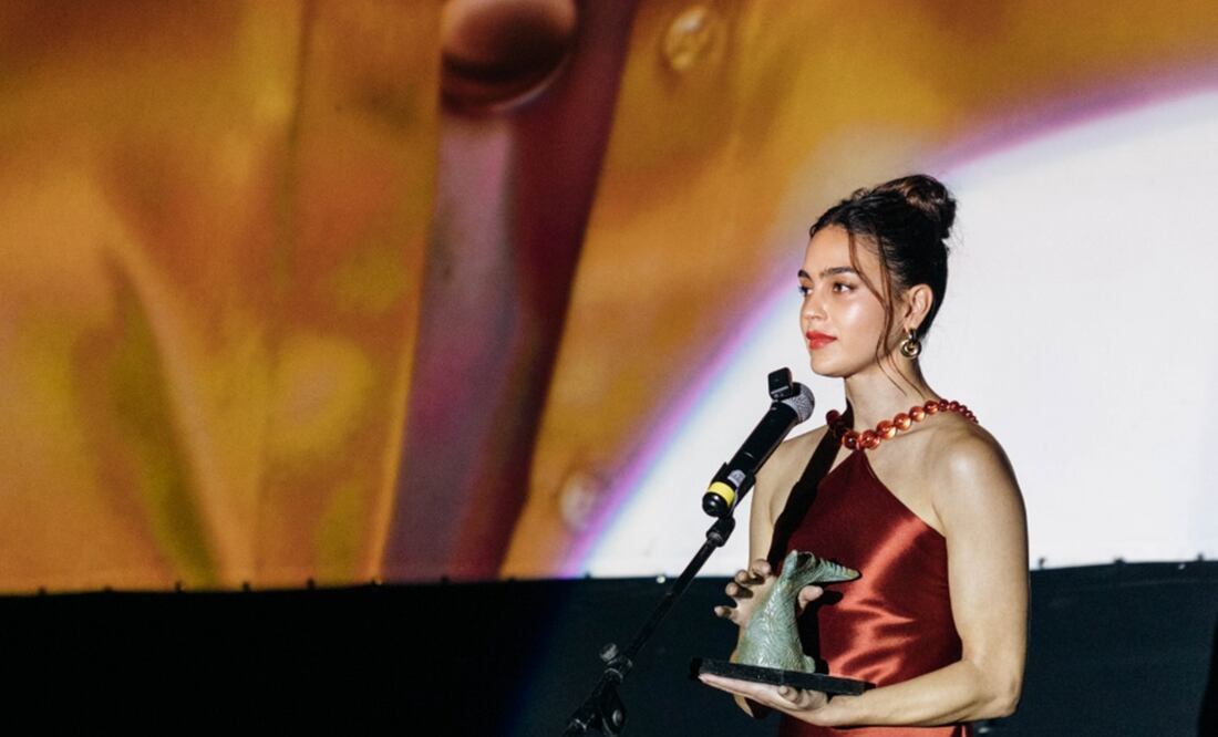 Melissa Barrera recibe el Premio Sin Fronteras. Fotos: Diego Urquiza.