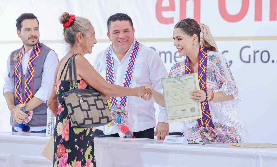 Evelyn Salgado, gobernadora de Guerrero, encabeza entrega de apoyos sociales / Foto: Especial