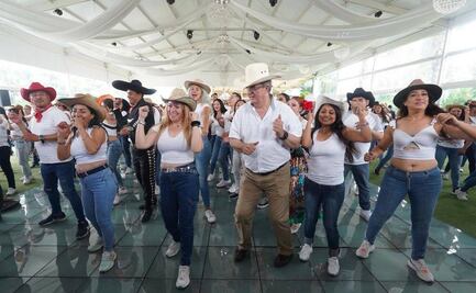 "No rompas más mi pobre corazón...": Ebrard saca los pasos prohibidos en su visita a Naucalpan