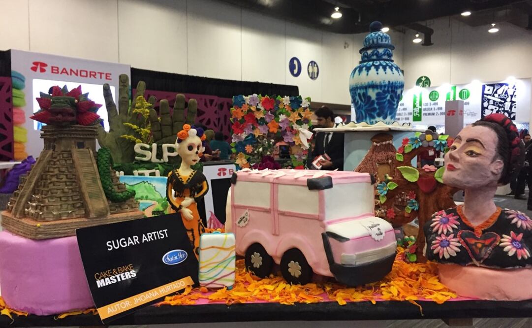 Frida Kahlo, Catrinas, and pyramid sugar figures - Photo: Gretel Morales/EL UNIVERSAL