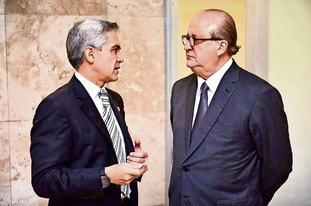 El jefe de Gobierno. Miguel Ángel Mancera, asistió al 4to Informe del gobernador constitucional del estado de Morelos, Graco Ramírez (GOBIERNO DE LA CDMX)