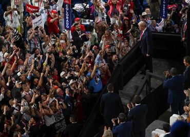 "Lo salvó la mano de Dios": atentado desata culto a Trump