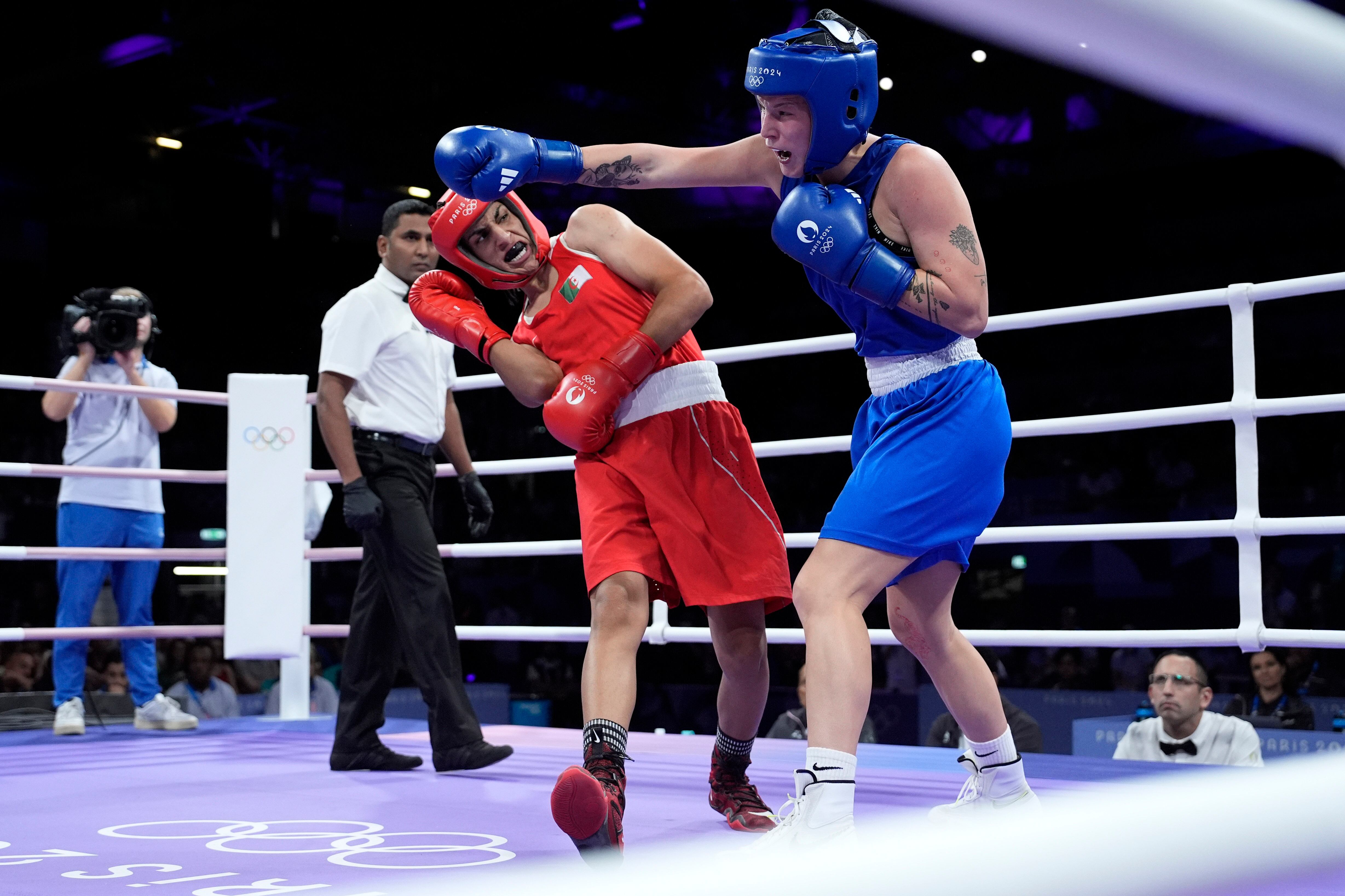Imane Khelif y Anna Hamori en combate -Foto: AP