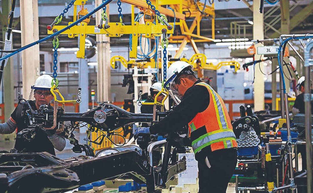 Los proyectos del sector automotriz sufrieron el impacto de la política arancelaria de Estados Unidos, de acuerdo con especialistas financieros. ARCHIVO EL UNIVERSAL