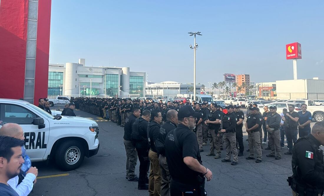 El contingente de integrantes de la FGR se mostró hoy por la mañana públicamente en esa zona turística de Veracruz. Foto: Especial