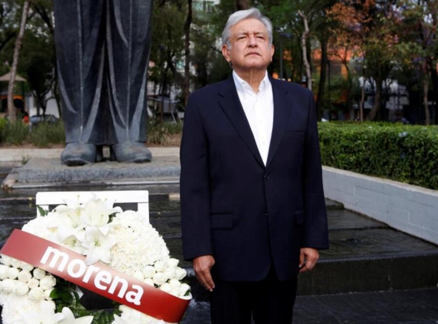 Andrés Manuel López Obrador, presidential candidate of the National Regeneration Movement (MORENA), offers a floral tribute for 80th anniversary of the expropriation of Mexico's oil industry at Lázaro Cardenas - Photo: Ginnette Riquelme/REUTERS