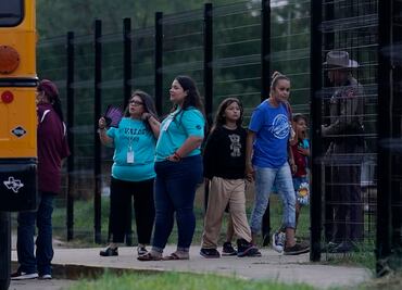 Tres meses después de la masacre, alumnos vuelven a clases en Uvalde