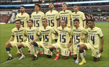 América sale a la cancha con los jerseys de Benedetti y Castillo