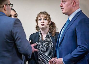 Hallan culpable a la armera de la película "Rust"