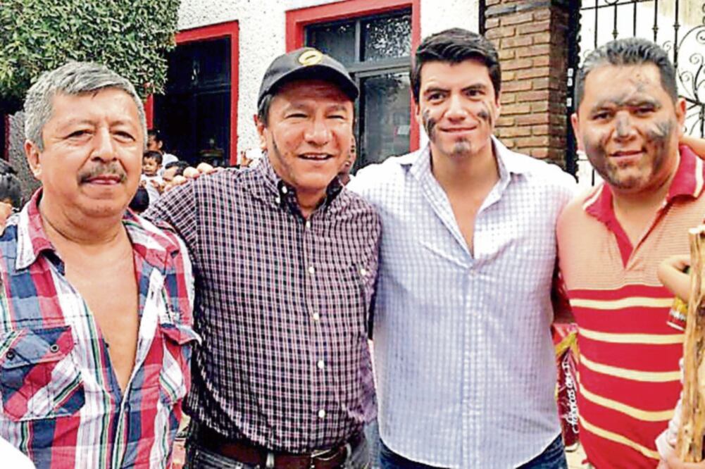 El alcalde de Cocula (primero de der. a izq.), Érick Ulises Ramírez, fue arrestado el 29 de octubre en Emiliano Zapata, Morelos (ARCHIVO EL UNIVERSAL)
