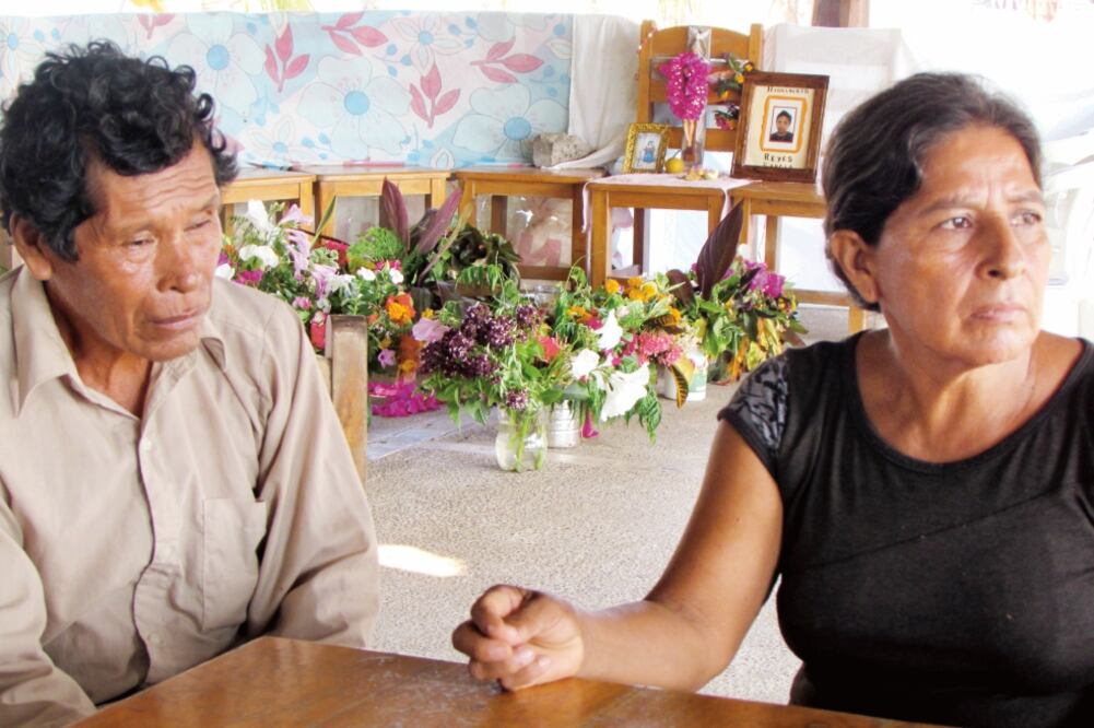 Los padres del niño Hidelberto Reyes García exigen que la muerte de su hijo no quede en la impunidad, ya que después del hecho varios elementos del Ejército fueron dados de baja. (RAÚL TORRES. EL UNIVERSAL)