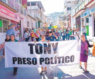 Detienen a servidor de Tlapa; lo ligan a muerte de activista