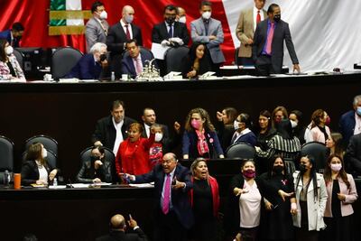 Tras trifulca en sesión, diputados del PAN y Morena se acusan de borrachos