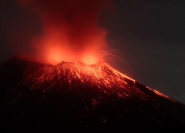Popocatépetl suma mil 389 minutos de tremor y dos explosiones moderadas en las últimas 24 horas, dice Cenapred
