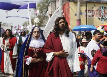 VIDEO Inicia primer recorrido de la Pasión de Cristo en Iztapalapa; miles de fieles presencian el paso de Jesús de Nazaret