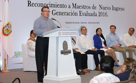 Resalta Díaz de la Torre papel del magisterio en la preservación de la paz social