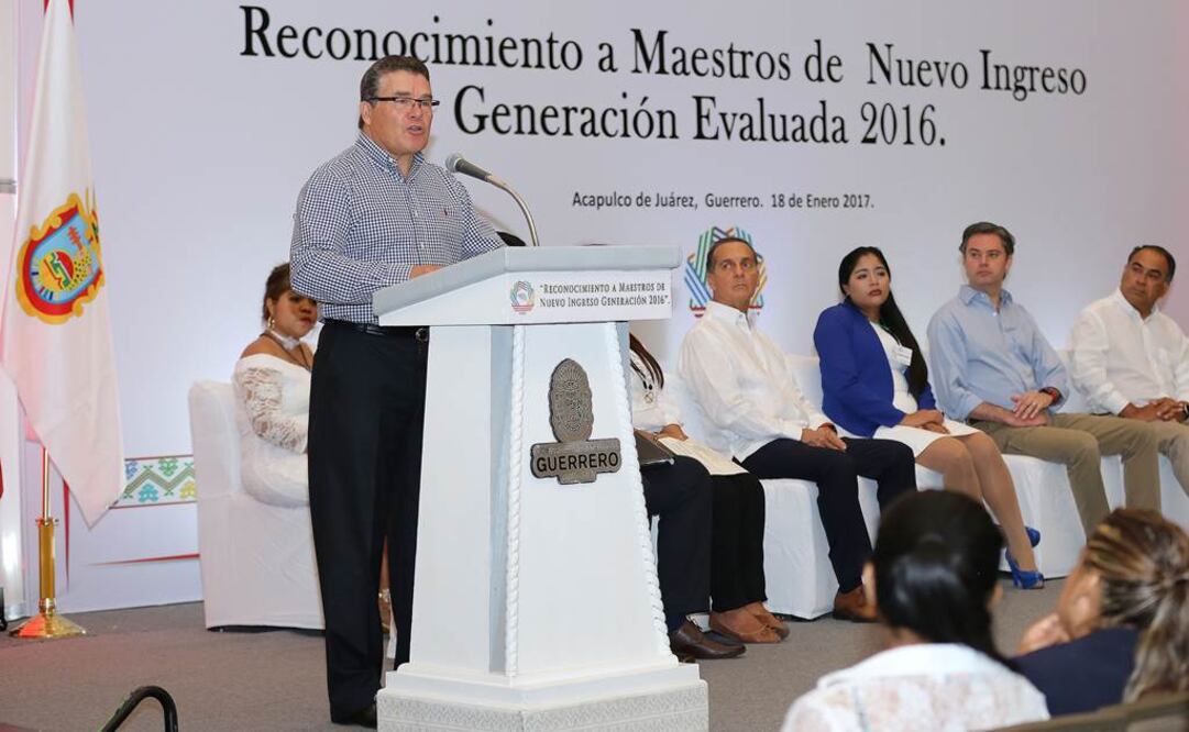 Resalta Díaz de la Torre papel del magisterio en la preservación de la paz social