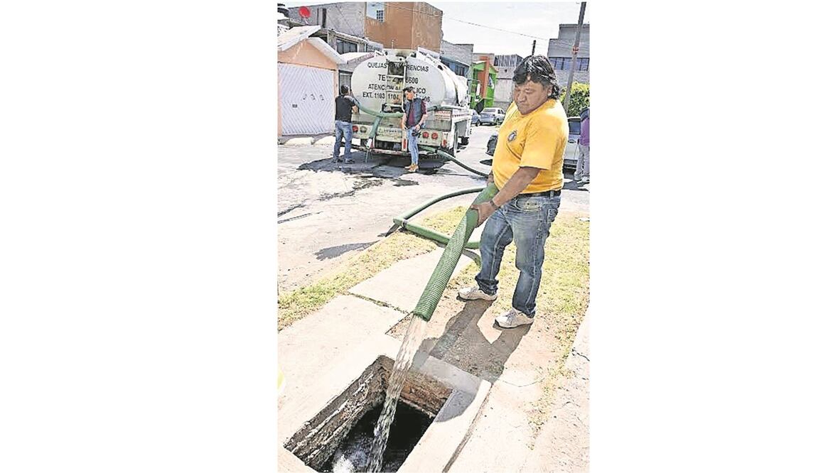Nezahualcóyotl recibe 2 mil 500 litros de agua por segundo y para satisfacer las necesidades de más de 1 millón 100 mil habitantes se requieren más de 3 mil litros (ARCHIVO. EL UNIVERSAL))