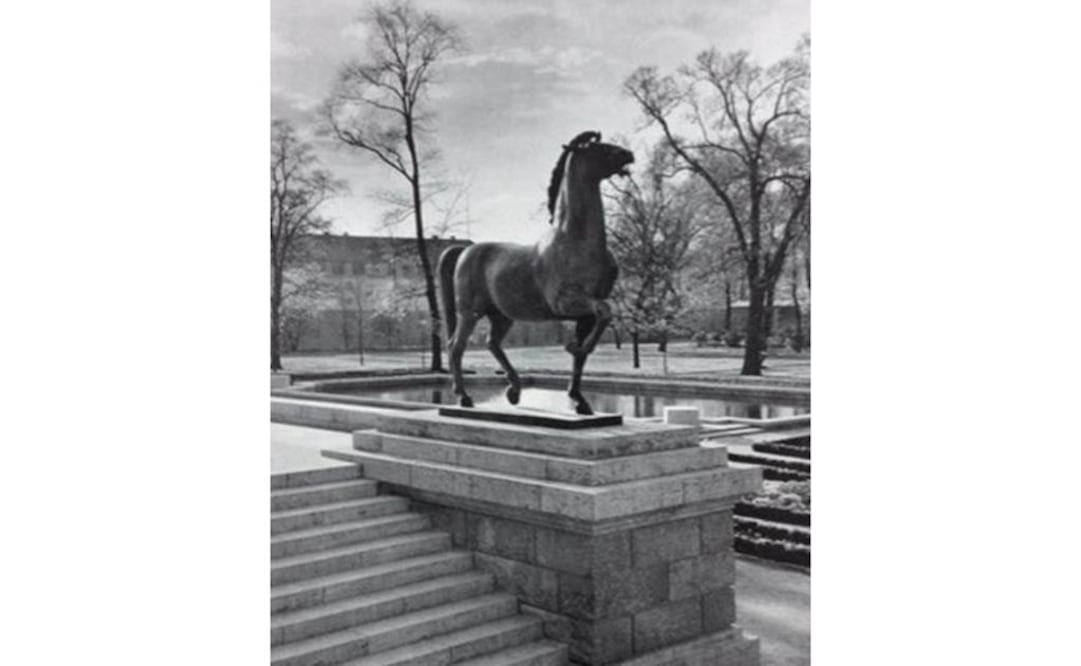 Thorak, uno de los escultores preferidos de Hitler y de su arquitecto estrella Albert Speer, fue autor de les esculturas. FOTO: Tomada de germanartgallery.eu