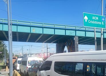 Transportistas bloquean Calzada Ignacio Zaragoza por ola de robos violentos