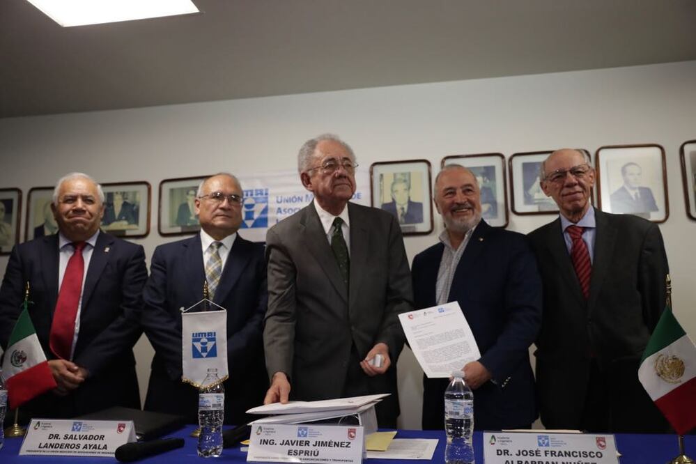 Foto: Salvador Landeros y Javier Jiménez Espriu en la conferencia del análisis del Nuevo Aeropuerto (LUIS CORTÉS. EL UNIVERSAL)