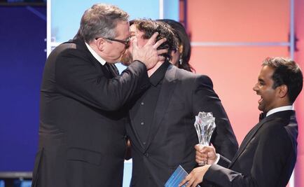 Christian Bale dio besos a hombres en los Critics' Choice
