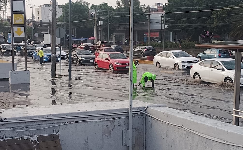 Lluvias provocan severas inundaciones en CDMX; afectan vialidades cerca del AICM. Foto: Especial