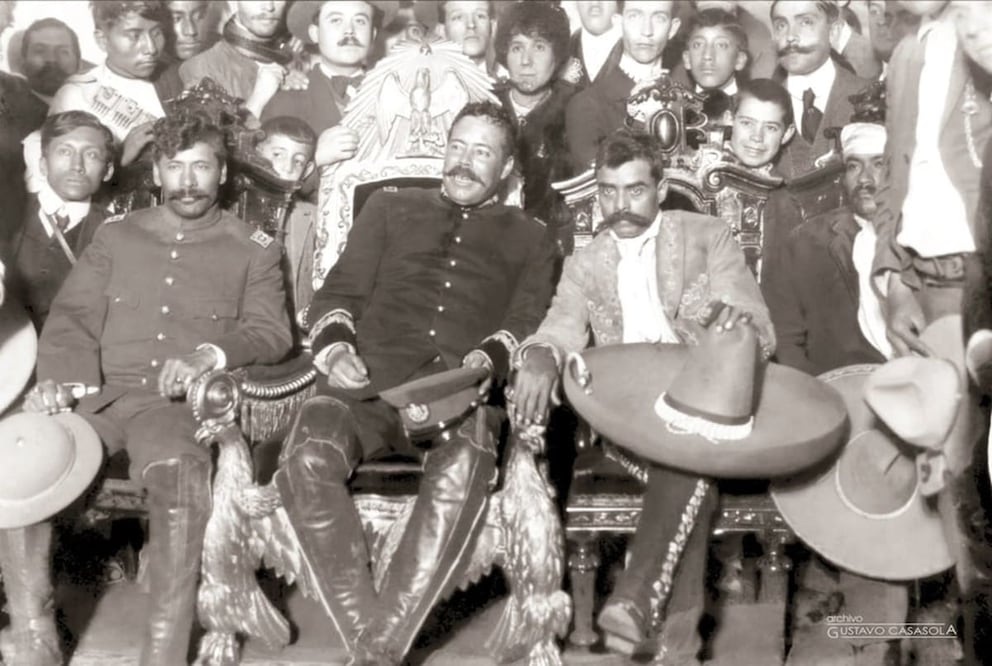 El 7 de diciembre de 1914, Villa y Zapata se invitaron uno al otro a ocupar la Silla Presidencial; fue el primero quien cedió. Cabe preguntarse si imágenes como esta ilustran la frase sobre el temor de los políticos a Villa tras la Revolución. Especial..