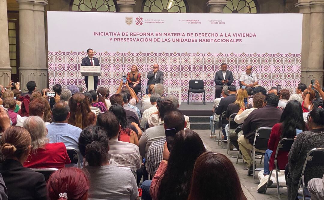 Martí Batres propone reforma para mejorar unidades habitacionales en las 16 alcaldías de la CDMX. Alberto Acosta