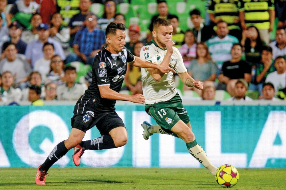 El duelo entre laguneros y regios estuvo lleno de intensidad y emoción (OSCAR WONG. AFP)